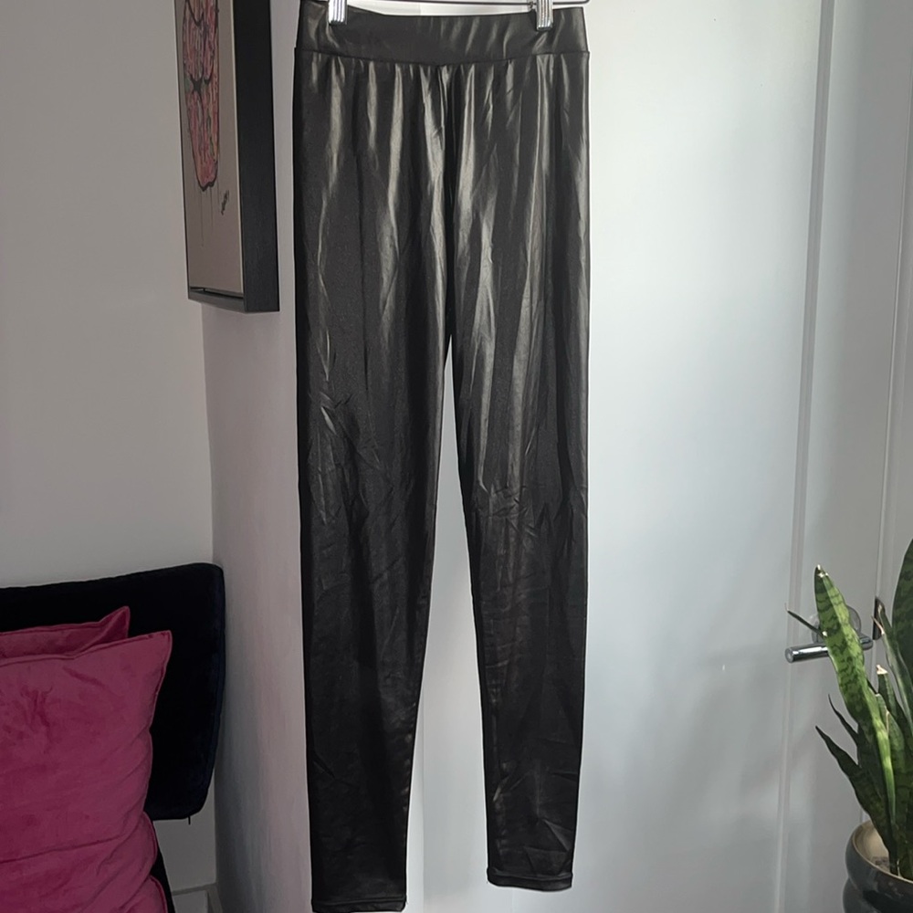 Leather looking leggings